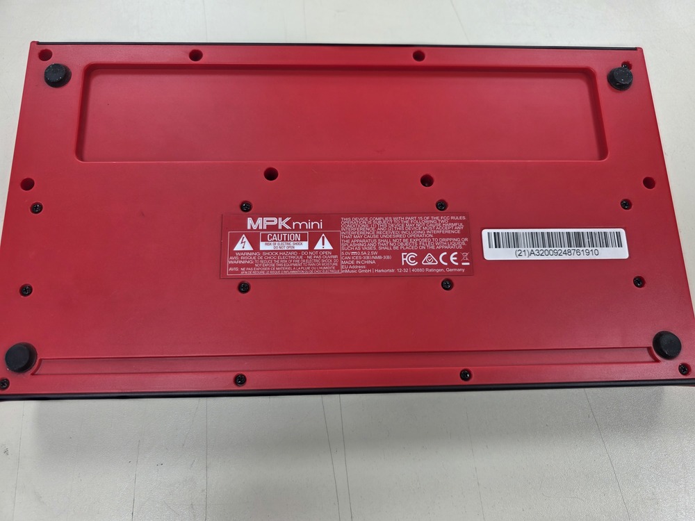 MIDI клавиатура Akai mpk mini