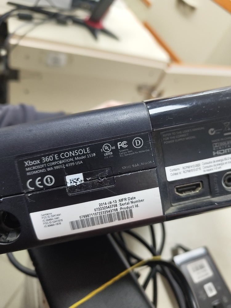 Игровая приставка Xbox 360;