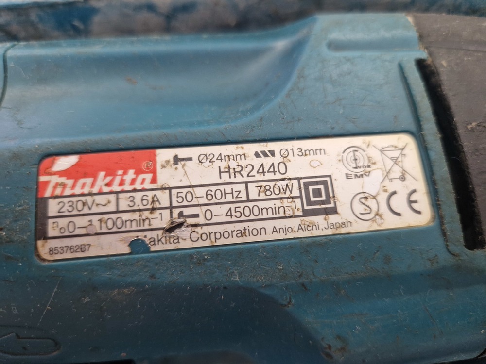 Перфоратор Makita HR 2440
