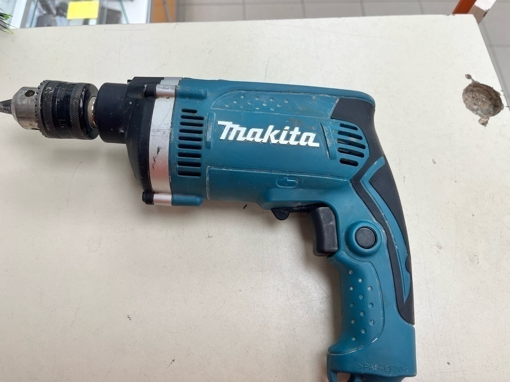 Дрель-ударная Makita HP1630.