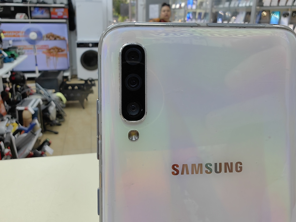 Смартфон Samsung Galaxy A70 6/128