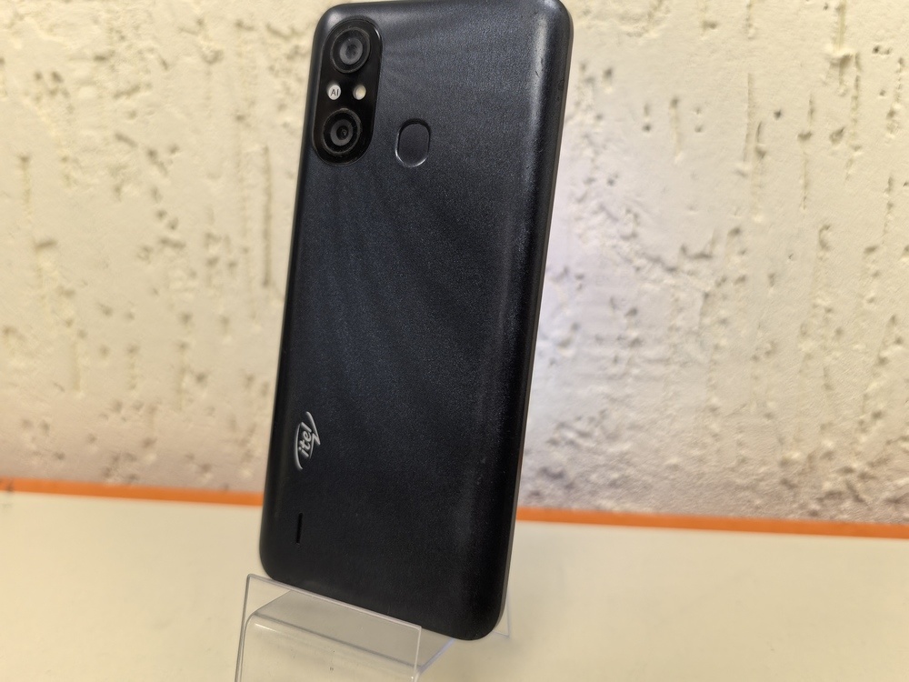 Смартфон Itel A49
