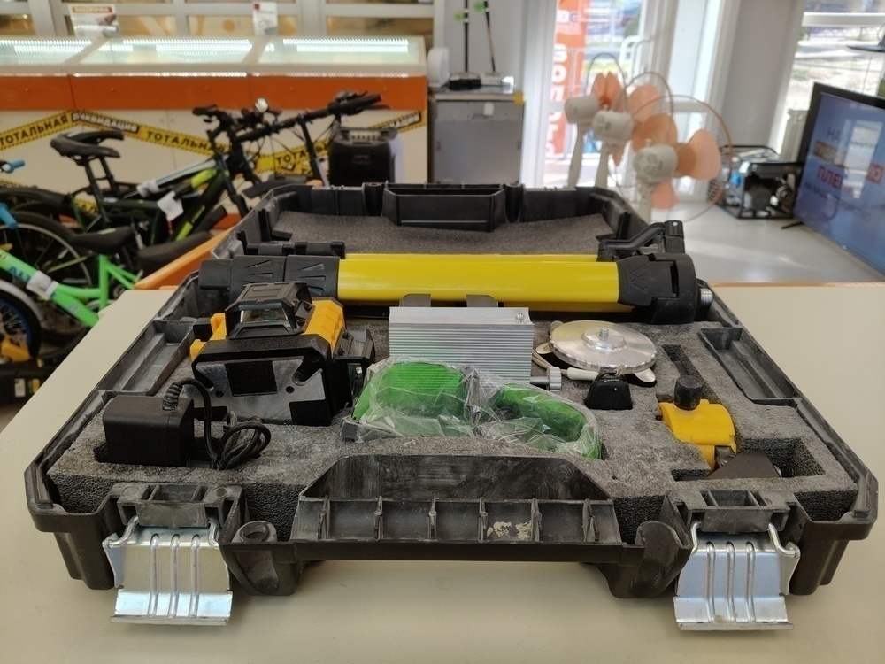 Нивелир Dewalt DW089LG