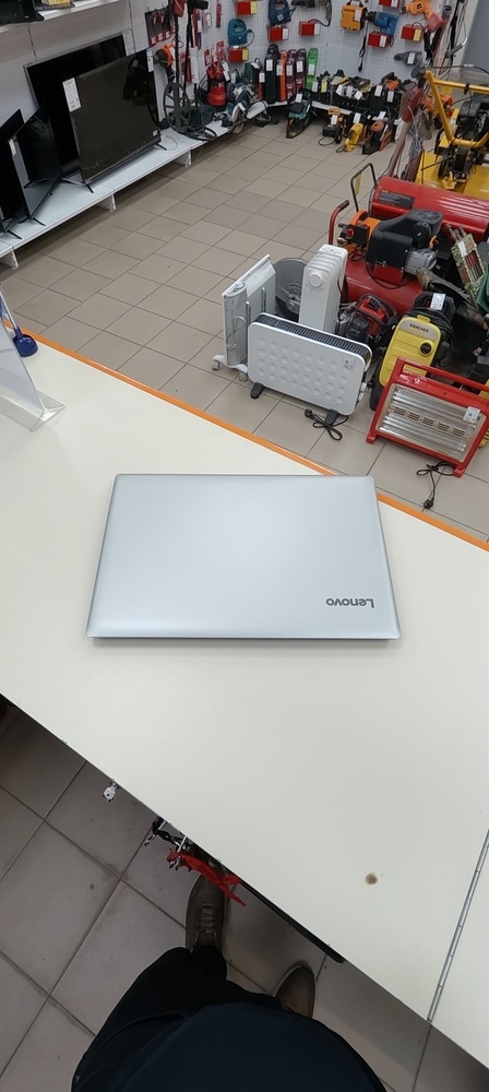 Ноутбук Lenovo; A6-9220, Radeon 530, 4 Гб, Нет, 500 Гб