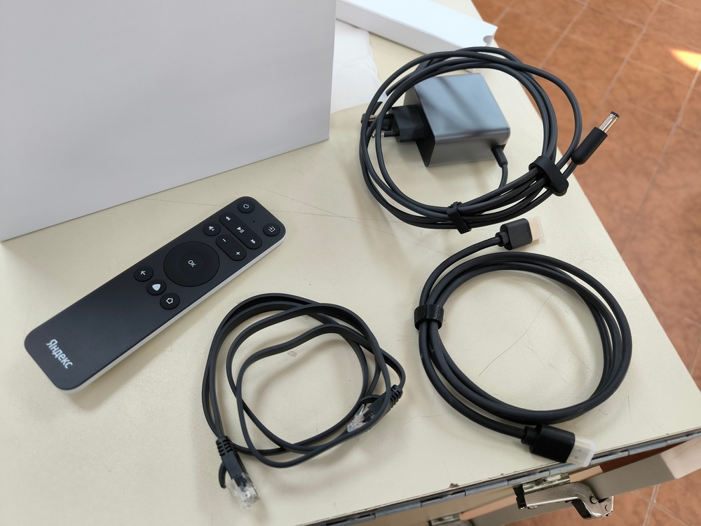 Умная колонка  Яндекс Станция Макс Zigbee