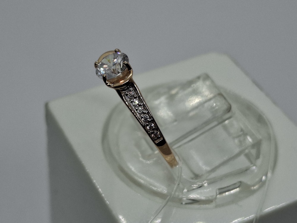 КОЛЬЦО С КАМНЯМИ (Au 585)