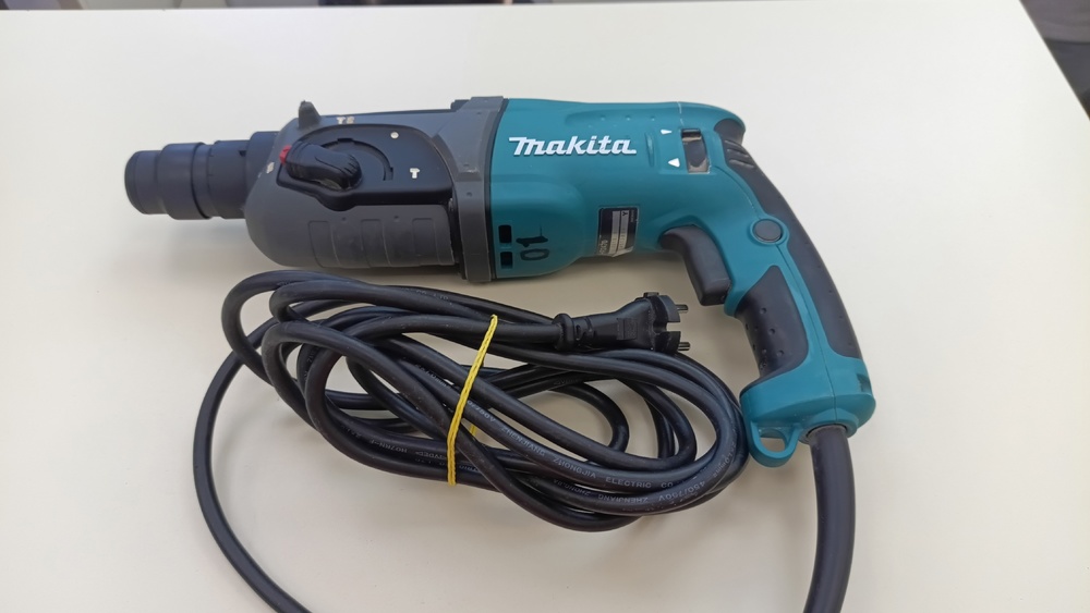 Перфоратор Makita HR2470