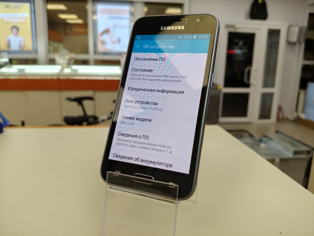 Смартфон Samsung Galaxy J1 2016 1/8
