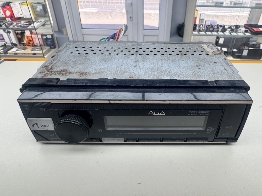 Автомагнитола Aura AMH-605BT