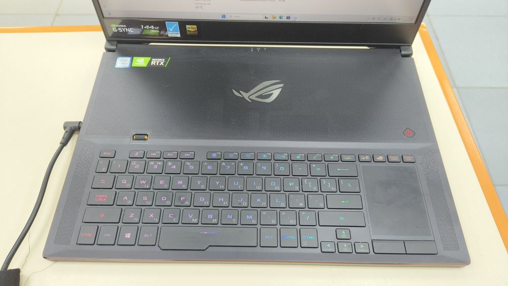 Ноутбук ASUS; Core i7-9750H, GeForce RTX 2080, 24 Гб, 1 Tb, Нет
