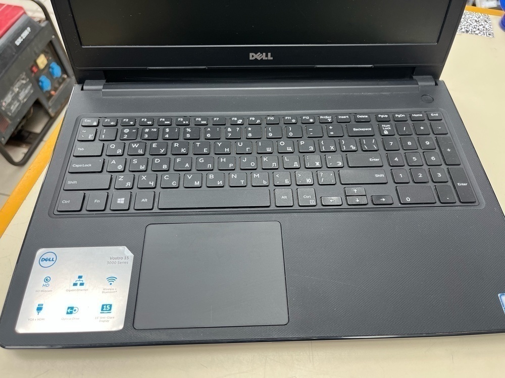 Ноутбук DELL; Core i3-7020U, Intel HD Graphics 620, 4 Гб, 256 Гб, Нет
