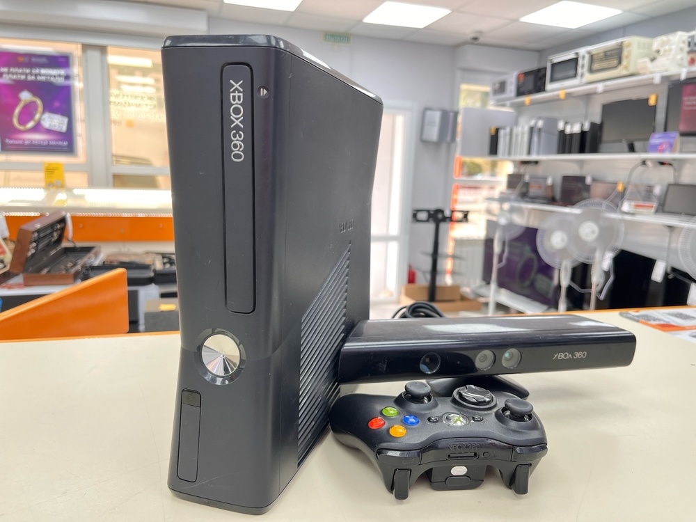 Игровая приставка Xbox 360;