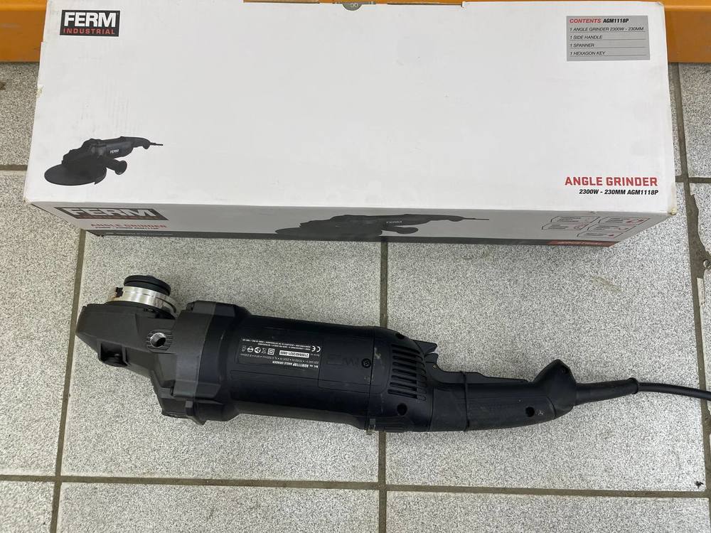 Угловая шлифмашина Ferm AMG1118P