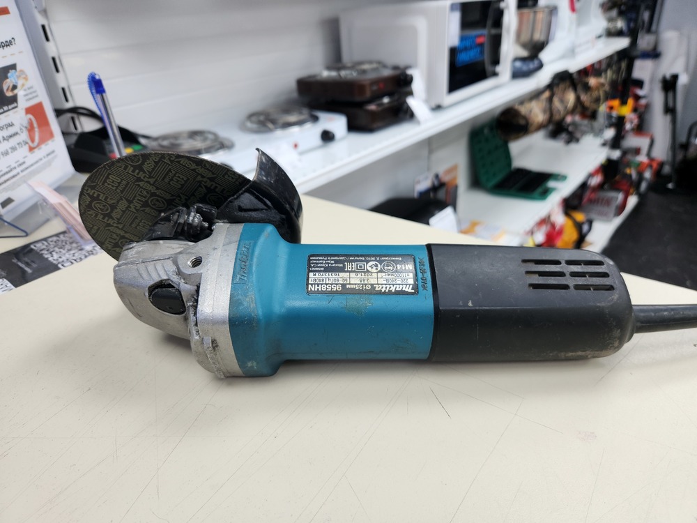 Угловая шлифмашина Makita 9558HN