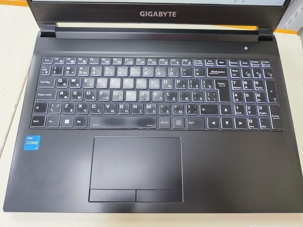 Ноутбук Gigabite g5;  Core I5-11400H, GeForce RTX 3060, 16 Гб, 1.5 Tb, Нет