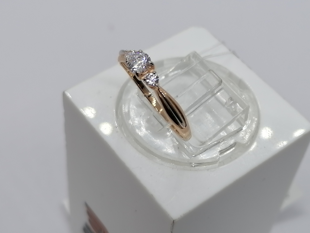 КОЛЬЦО С КАМНЯМИ (Au 585)