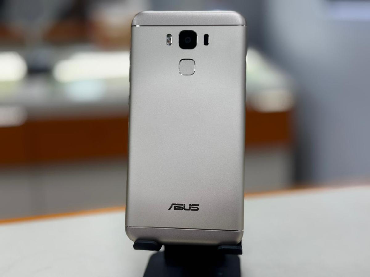 Смартфон Asus ZC553KL