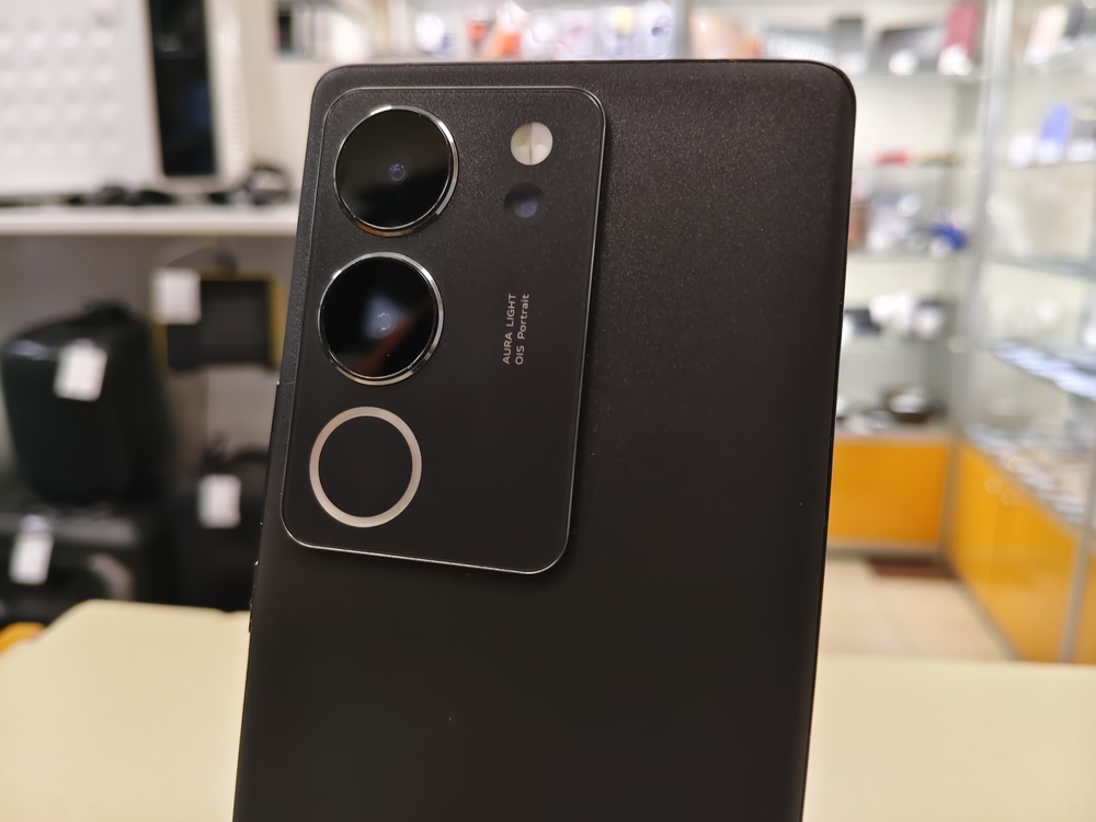 Смартфон Vivo V29 12/512