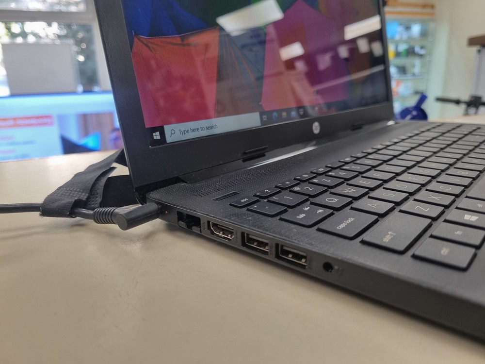 Ноутбук HP; A9-9425, Radeon R5 series, 4 Гб, Нет, 1 Tb