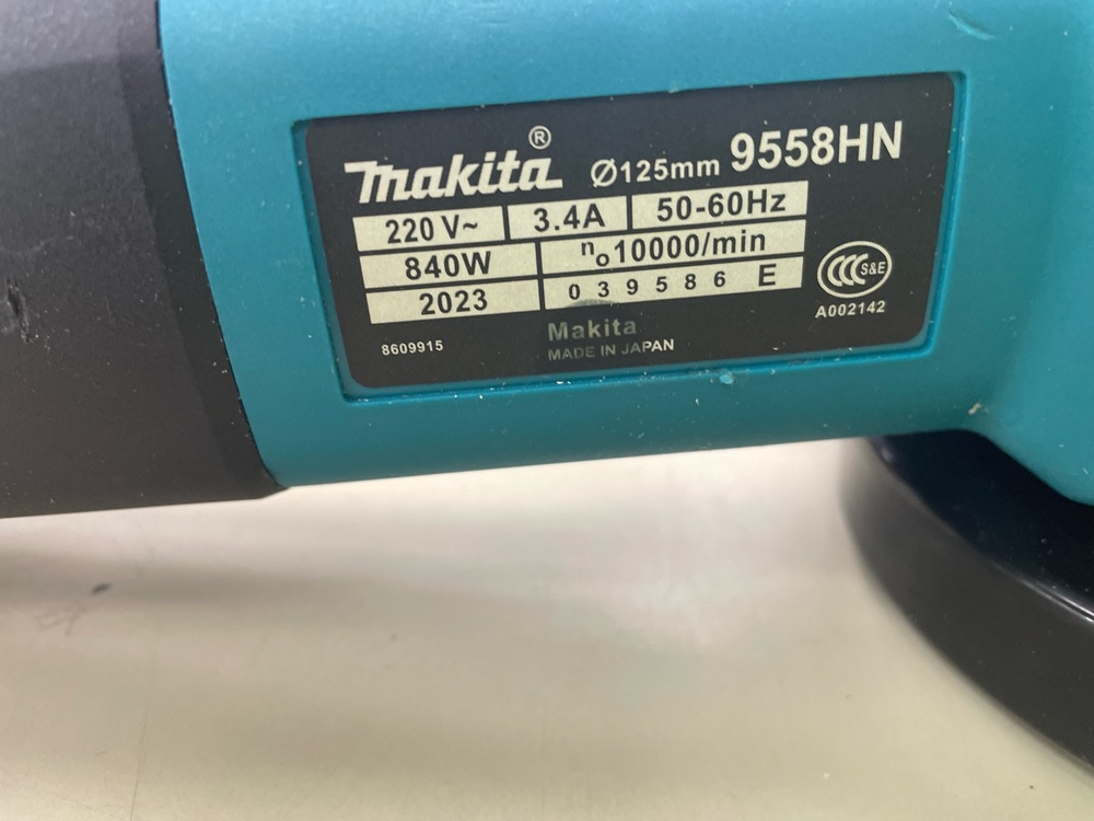 Угловая шлифмашина Makita 9558HM