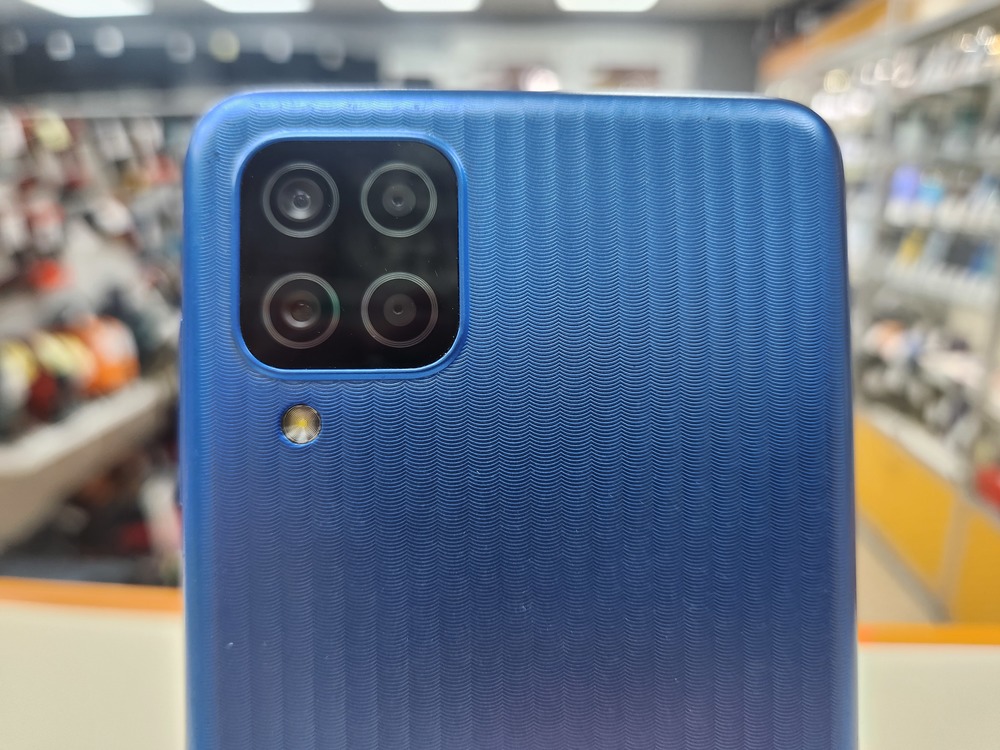 Смартфон Samsung Galaxy M12 3/32