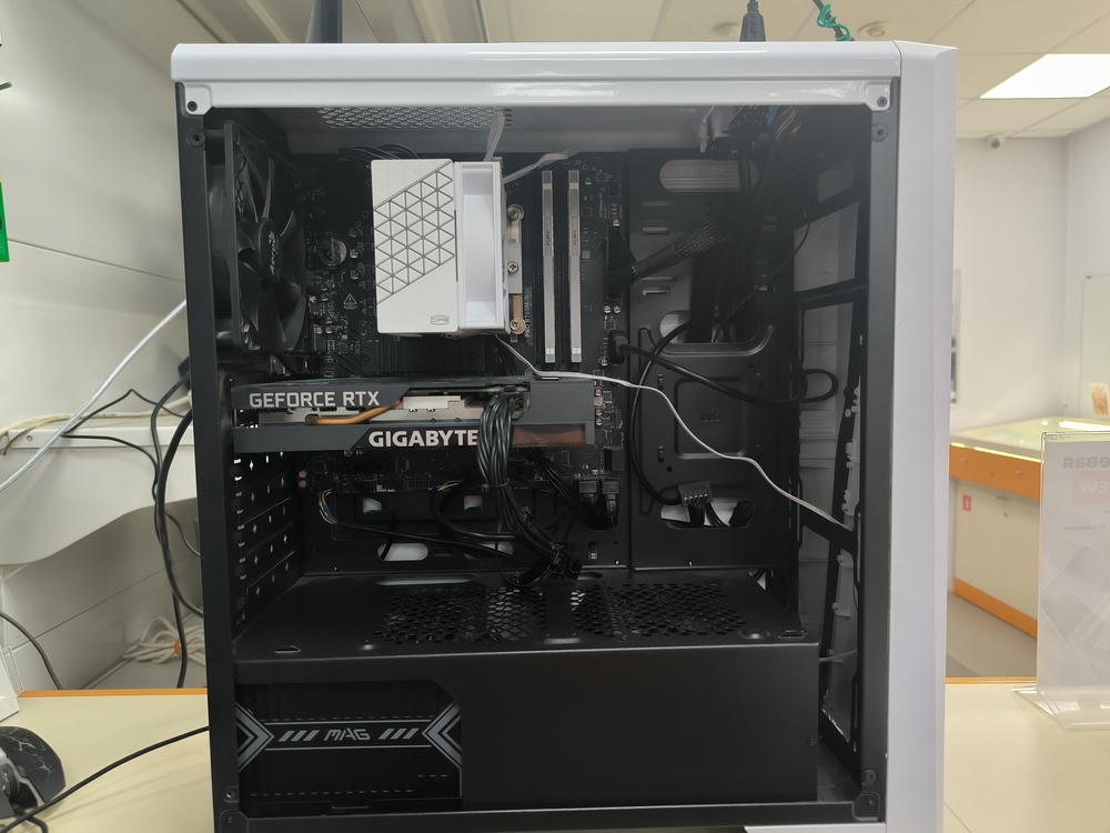 Системный блок Aero Cool; Core I5-12400F, GeForce RTX 3050, 32 Гб, 1 Tb, Нет