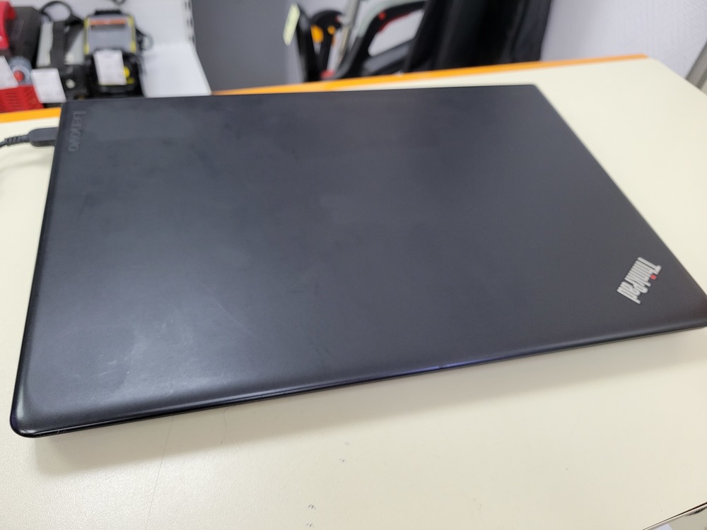 Ноутбук Lenovo; Core i3-6006U, Intel HD Graphics 520, 4 Гб, 240 Гб, Нет