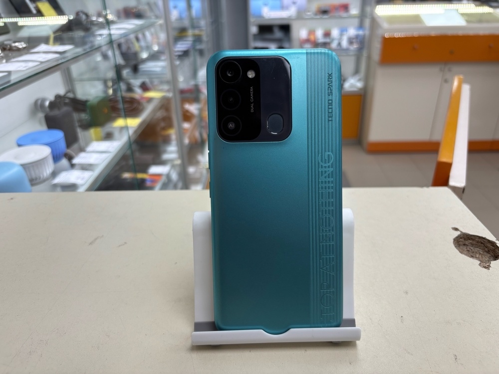 Смартфон Tecno Spark 8C 4/64