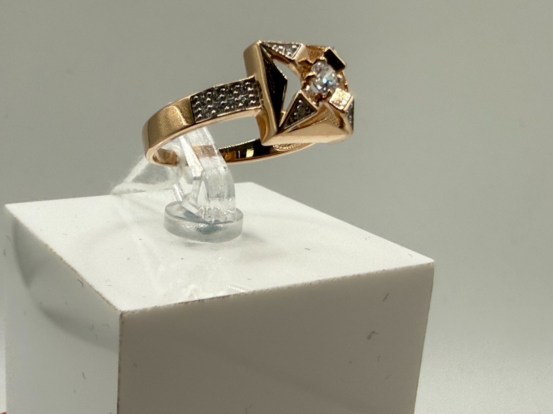 КОЛКМИ585 КОЛЬЦО С КАМНЯМИ (Au 585)