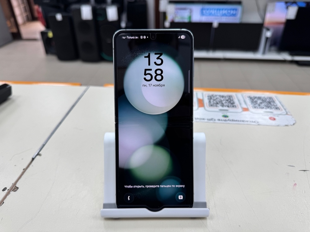 Смартфон Samsung Galaxy Z Flip 5 8/256