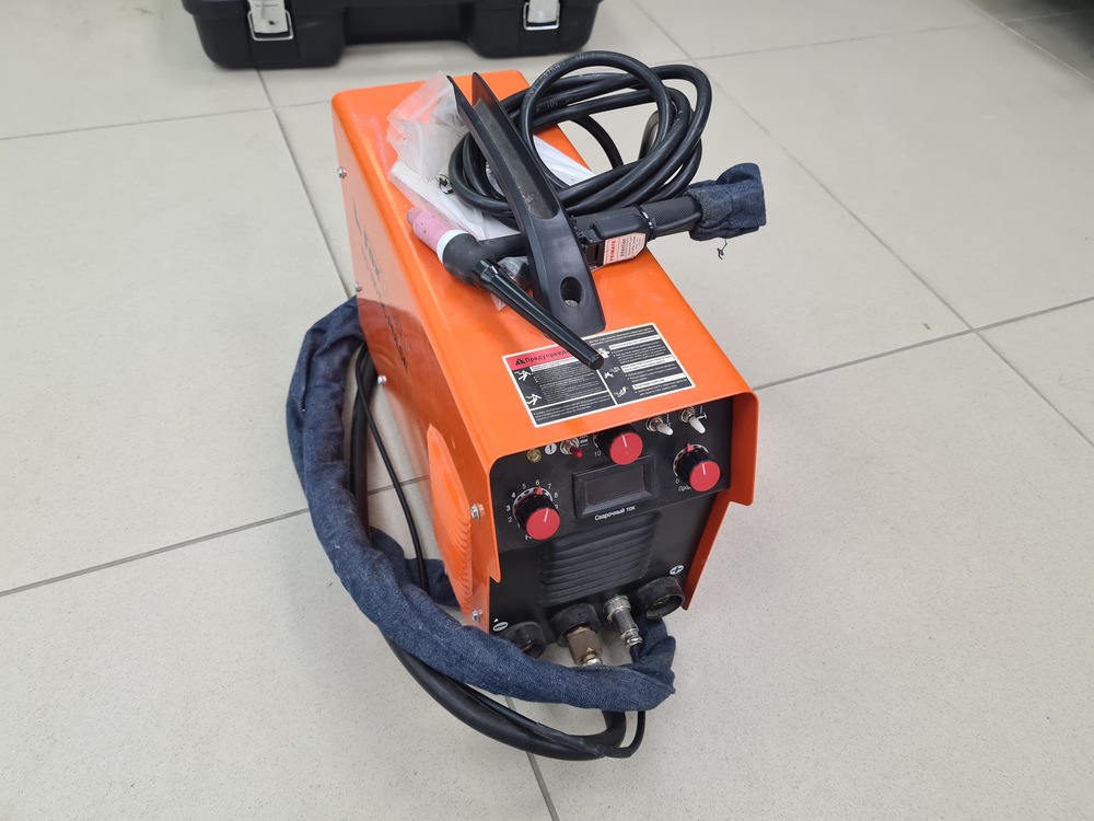 Сварочный аппарат FoxWeld FoxWeld TIG 180DC; Сварочный аппарат FoxWeld FoxWeld TIG 180DC;