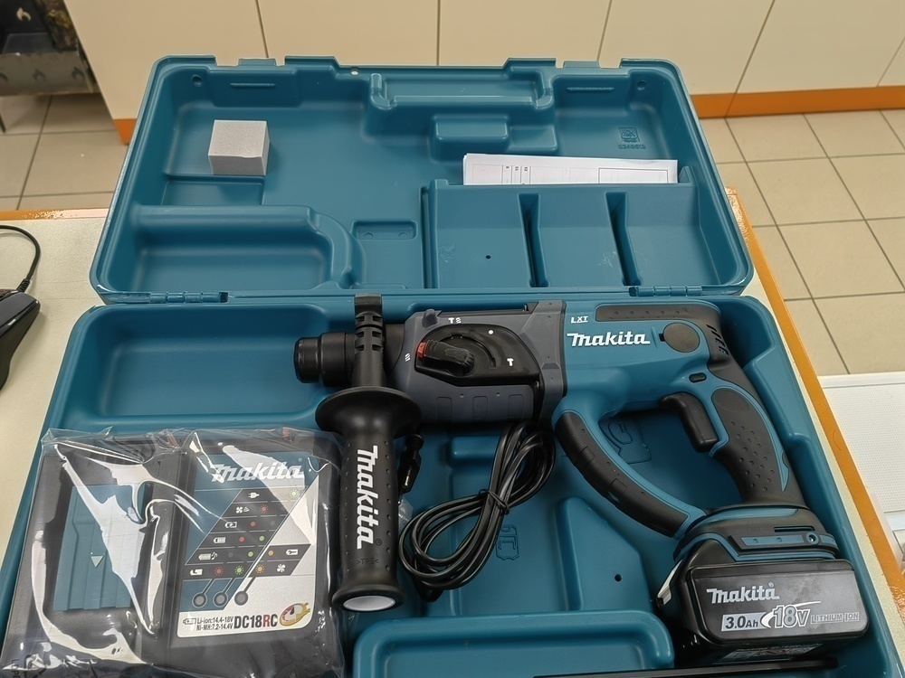 Перфоратор Makita DHR202RF