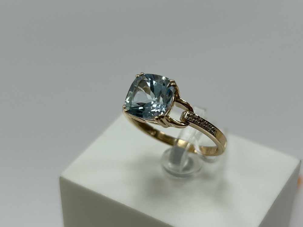 КОЛКМИ585 КОЛЬЦО С КАМНЯМИ (Au 585)