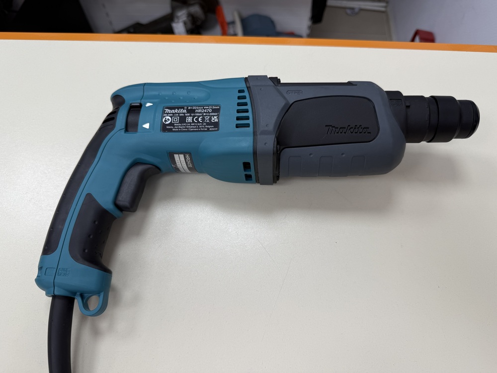 Перфоратор Makita HR2470