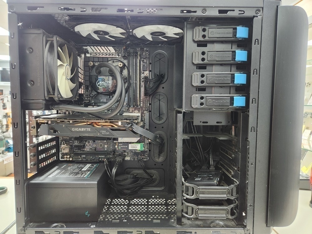 Системный блок Noname; Core i5-7600K, Radeon RX 580, 16 Гб, 1.240 Tb, Нет