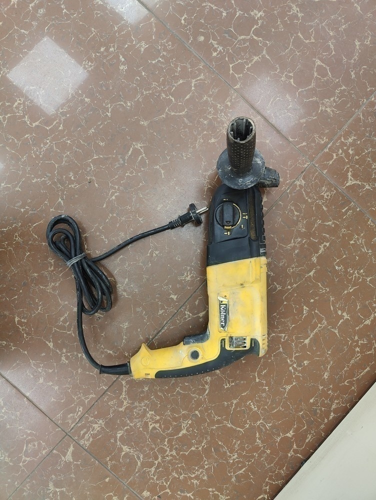 Перфоратор KOLNER KRH 820H;