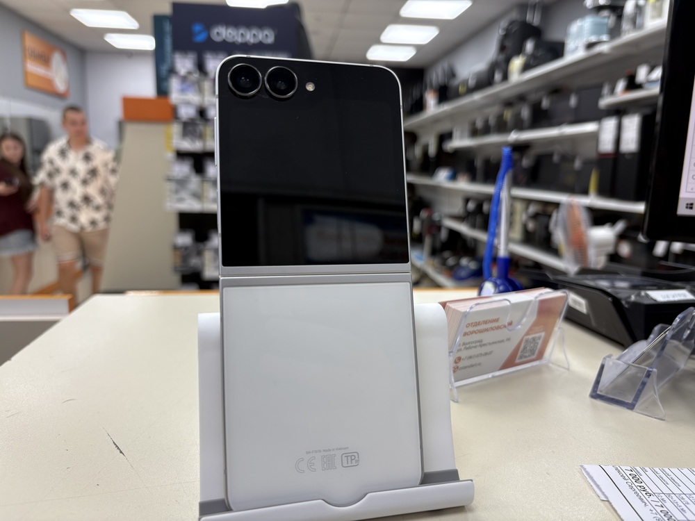 Смартфон Samsung Galaxy Z Flip 7 FE 8/256