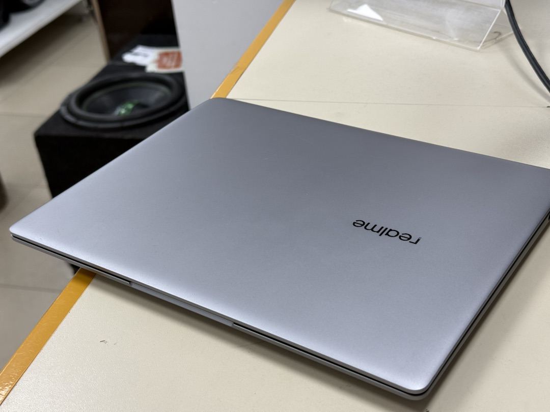 Ноутбук Realme; Core i5-1135G7, Iris(R) Xe Graphics, 8 Гб, 500 Гб, Нет
