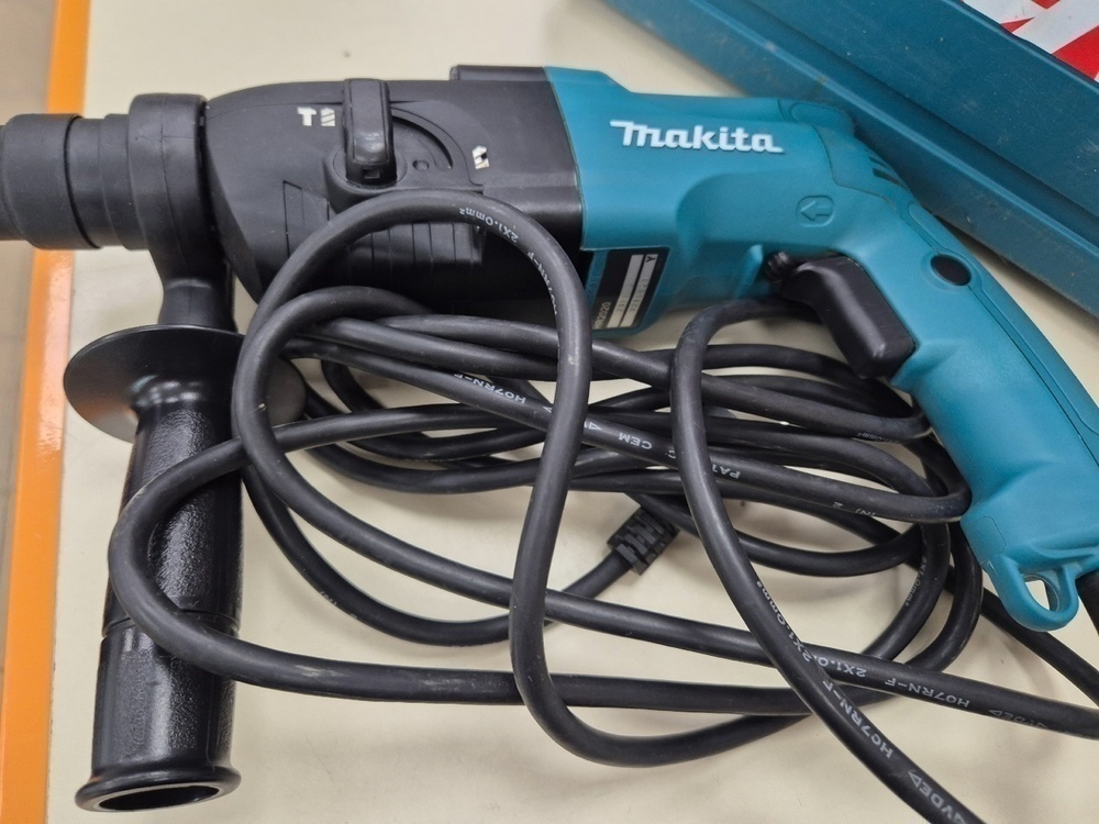 Перфоратор Makita HR2020
