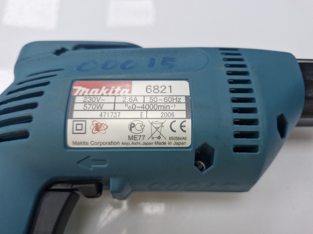 Шуруповерт Makita 6821