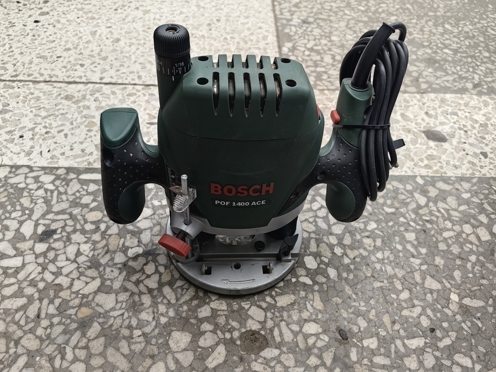 Фрезер Bosch POF 1400 ACE