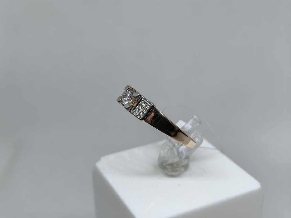 КОЛЬЦО С КАМНЯМИ (Au 585)