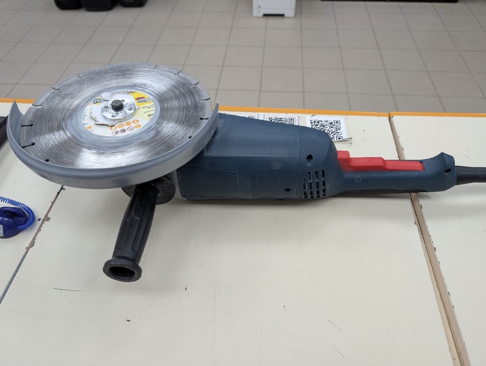 Угловая шлифмашина Bosch GWS 21-230