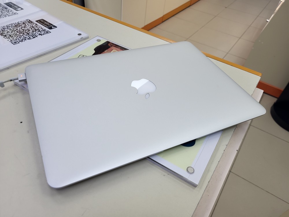 Ноутбук Apple MacBookAir i5-13 дюймов(2017) A1466