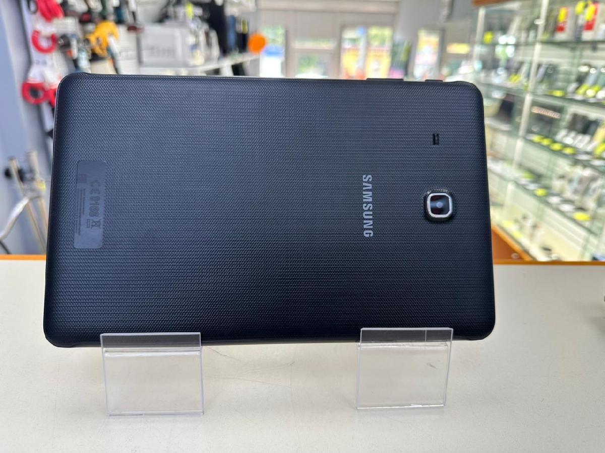 Планшет Samsung SM-T561