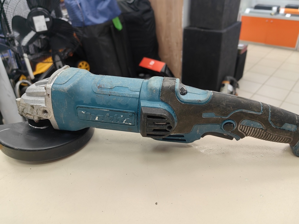 Угловая шлифмашина Makita HR4075