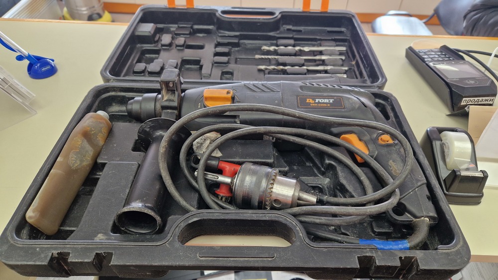 Перфоратор Defort DRH-620N-K