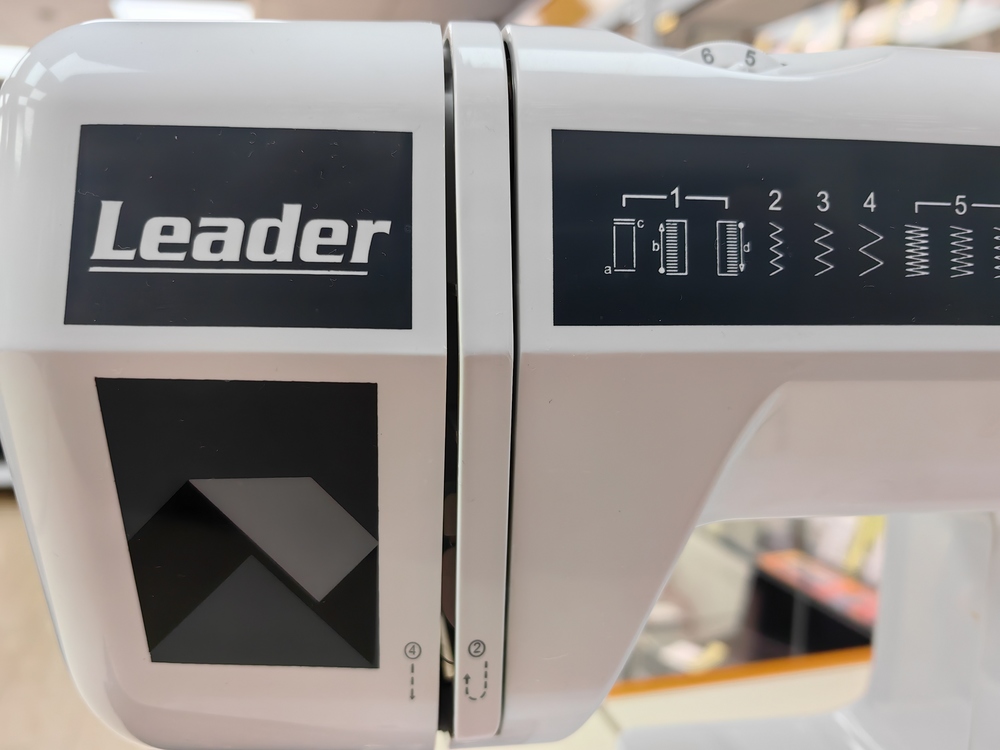 Швейная машина Leader Noir