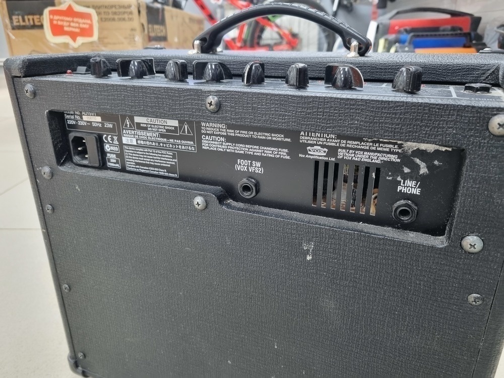 Комбоусилитель для гитар VOX AD15VT