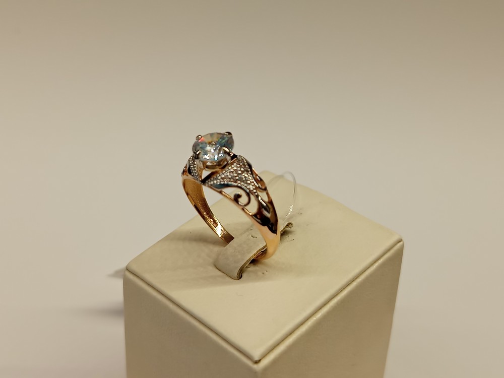 КОЛЬЦО С КАМНЯМИ (Au 585)